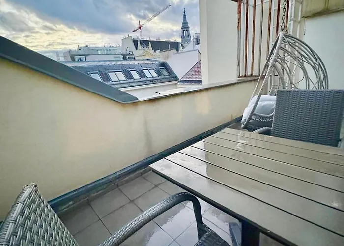 Rooftop With Balcony & Ac Apartamento Viena